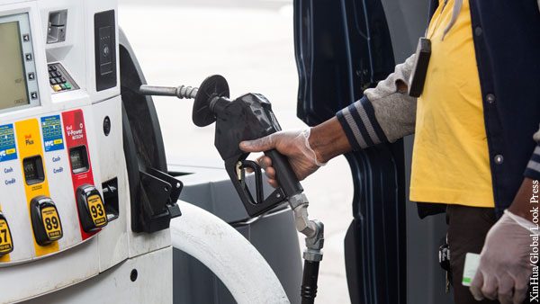 Британская сеть заправок ввела лимит на покупку бензина