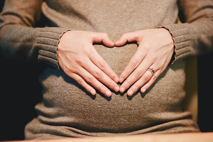 Мать двоих детей заметила беременность на девятом месяце и родила у себя дома