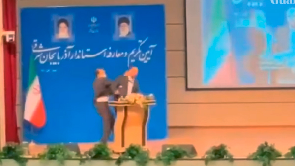 Губернатору в Иране во время инаугурации дали пощечину