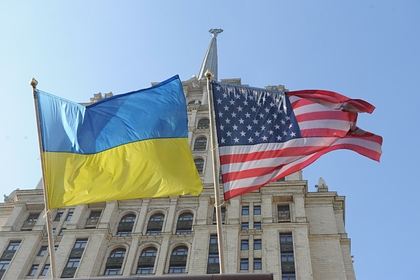 США начали эвакуировать американских дипломатов с Украины