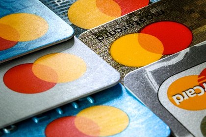 Раскрыты риски при оформлении зарубежных банковских карт