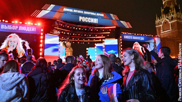 Общество: Донбасс, Запорожье и Херсон встретили на Красной площади