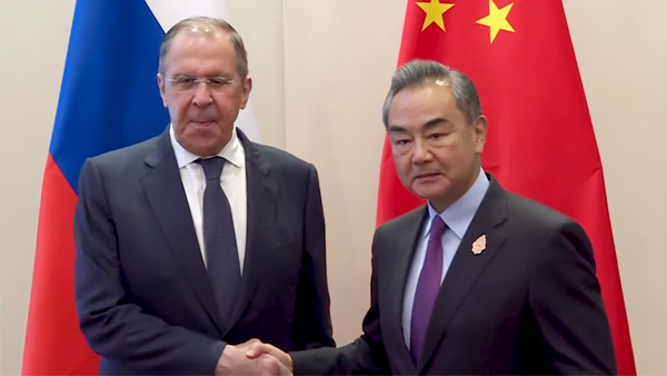 Глава МИД КНР Ван И: Россия и Китай не признают однополярную гегемонию, вместе продвигают многополярный мир