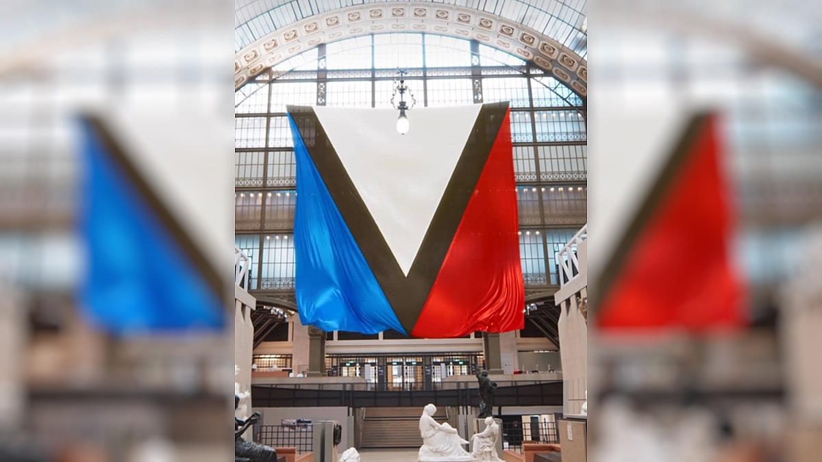 В офисе Зеленского обвинили Louis Vuitton в поддержке России