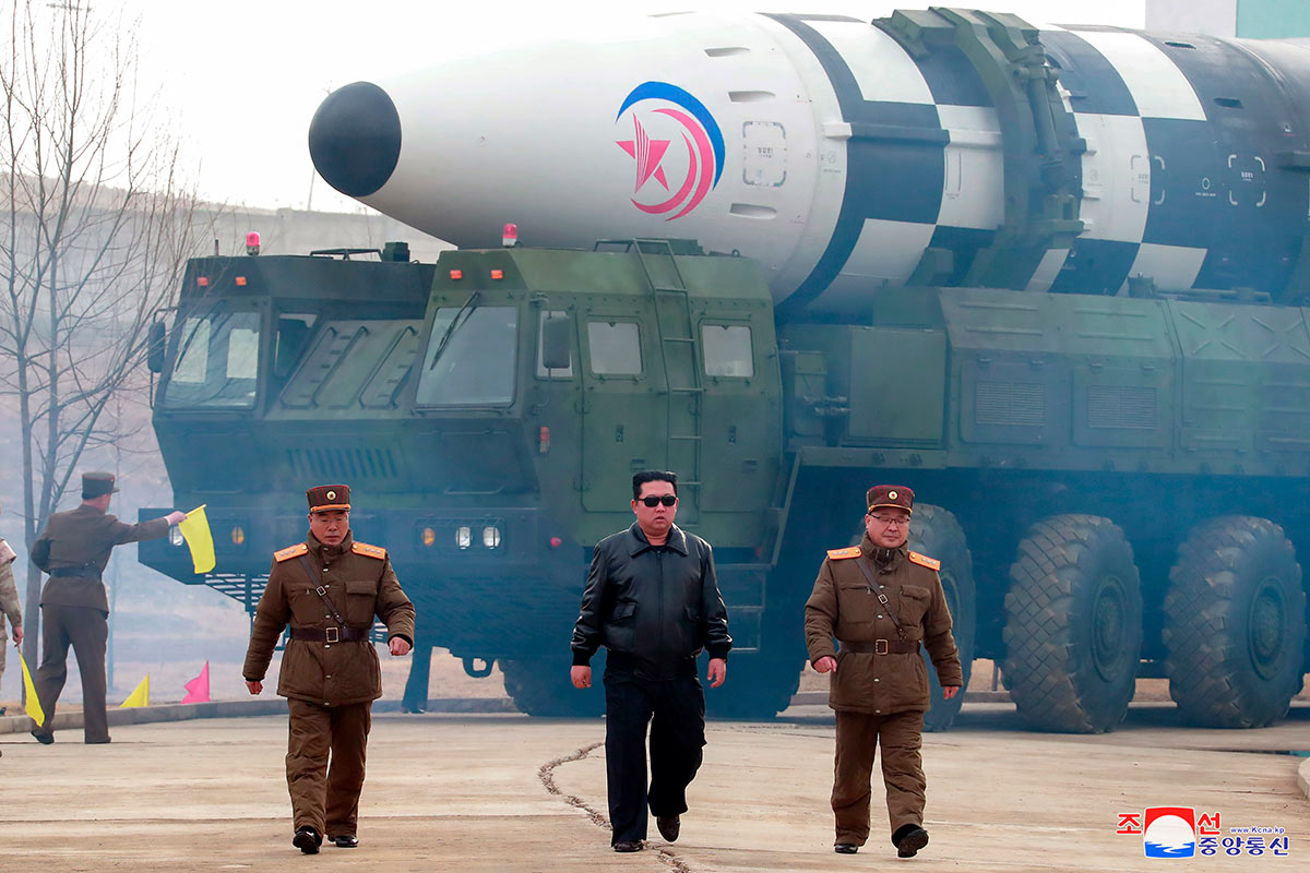 Пхеньян заявил о готовности ответить "на ядерное оружие ядерным оружием"