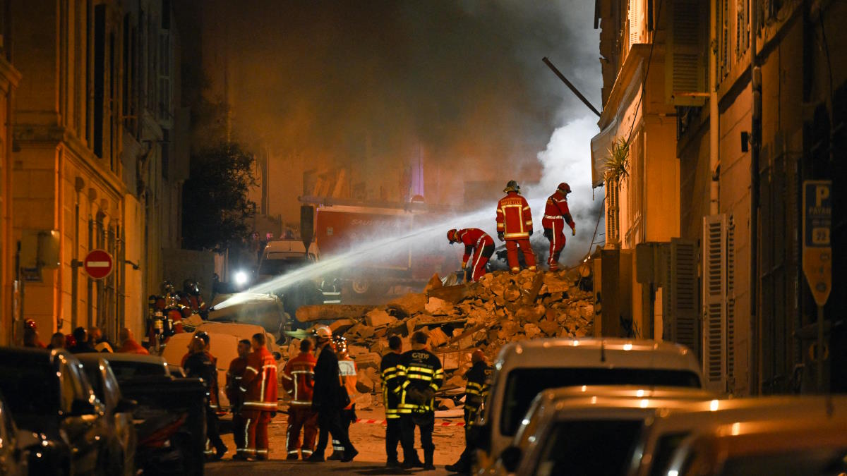 Под завалами жилого дома в Марселе остаются около 10 человек, 199 жителей эвакуировали