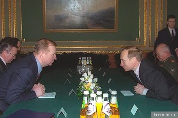  :      2000   