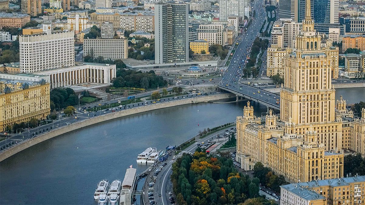 В центре Москвы завершили ремонт Краснопресненской набережной