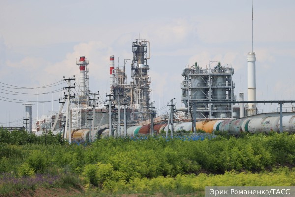 Губернатор Ростовской области Голубев: БПЛА врезался в конструкции на Новошахтинском заводе нефтепродуктов и взорвался