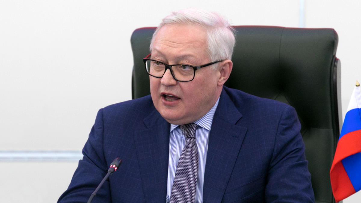Рябков заявил, что отношения РФ и США находятся на грани открытого вооруженного конфликта