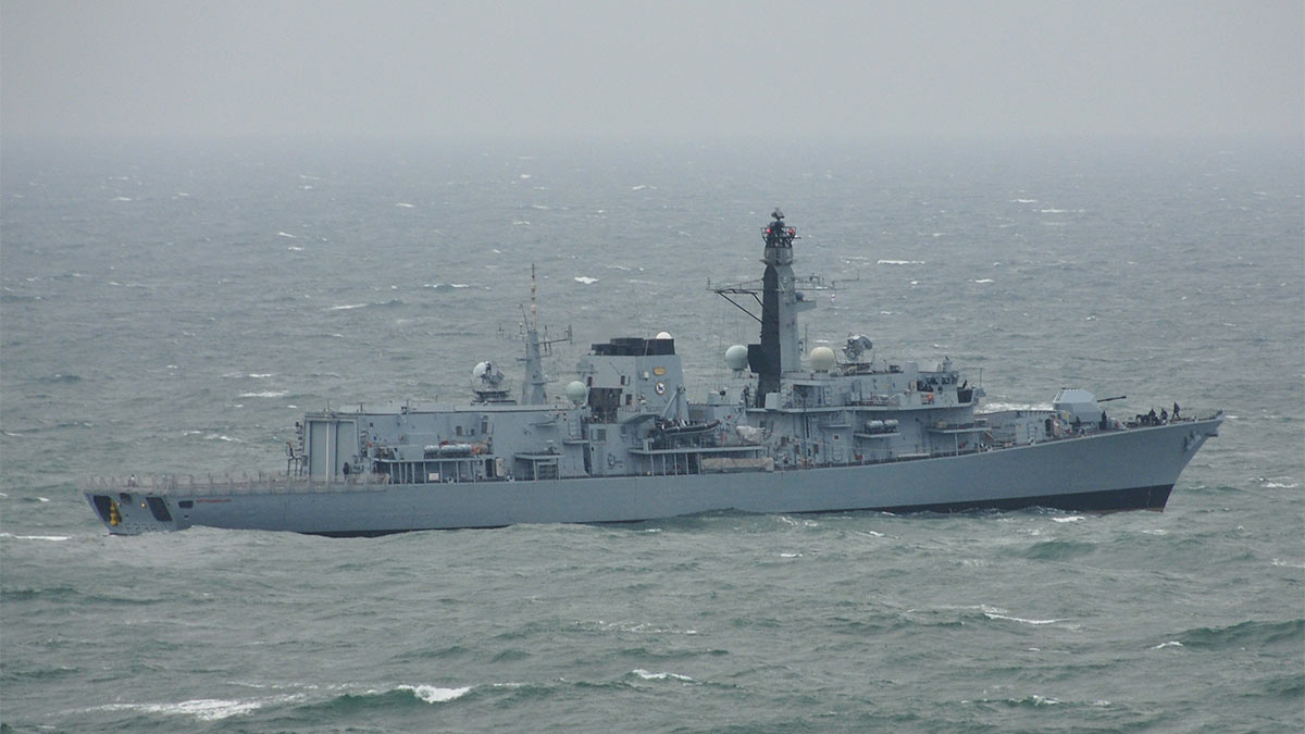 СМИ: Великобритания направила фрегат для наблюдения за российскими кораблями