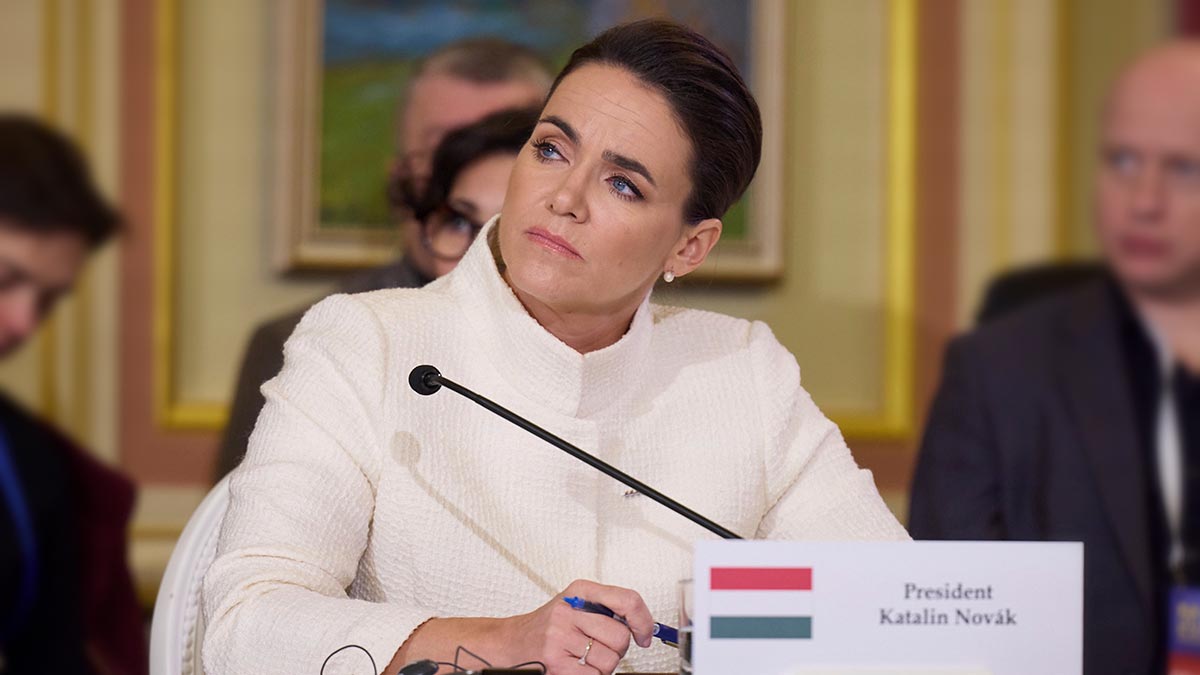 Президент Венгрии заявила о поддержке идеи Макрона о стратегической автономии Европы