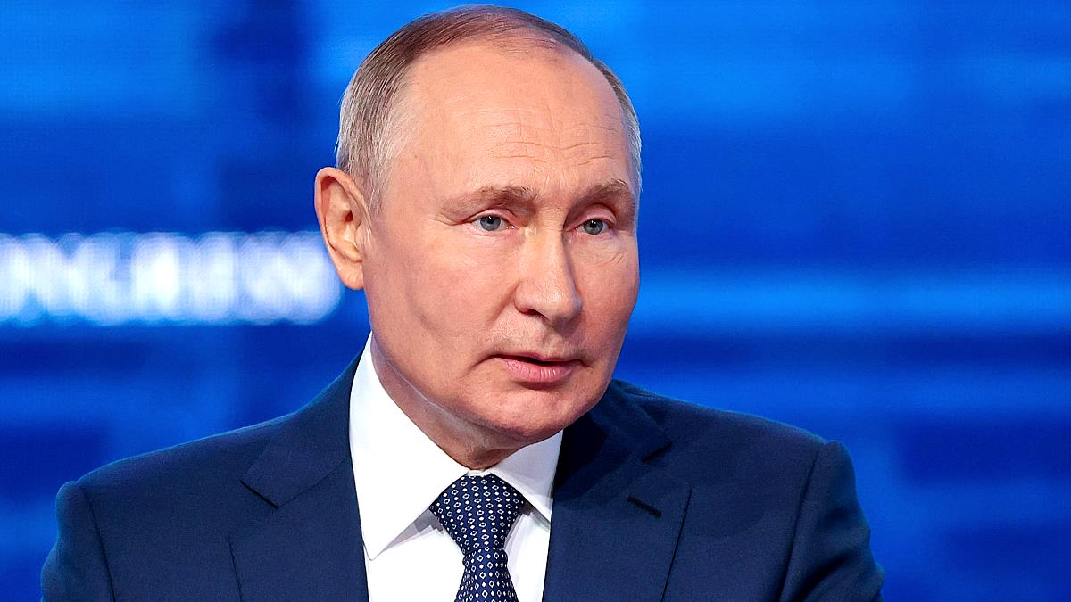 Путин поздравил ВС РФ и группу "Вагнер"с освобождением Артёмовска