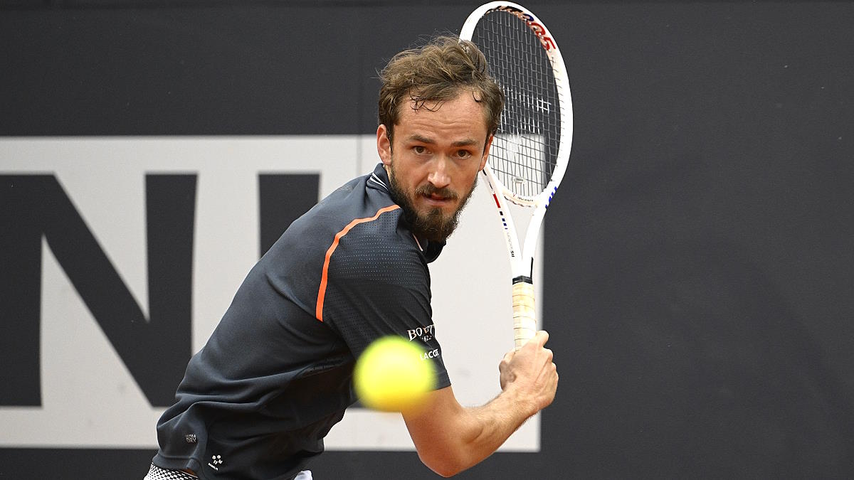 Теннисист Медведев вышел в финал турнира серии "Мастерс"в Риме