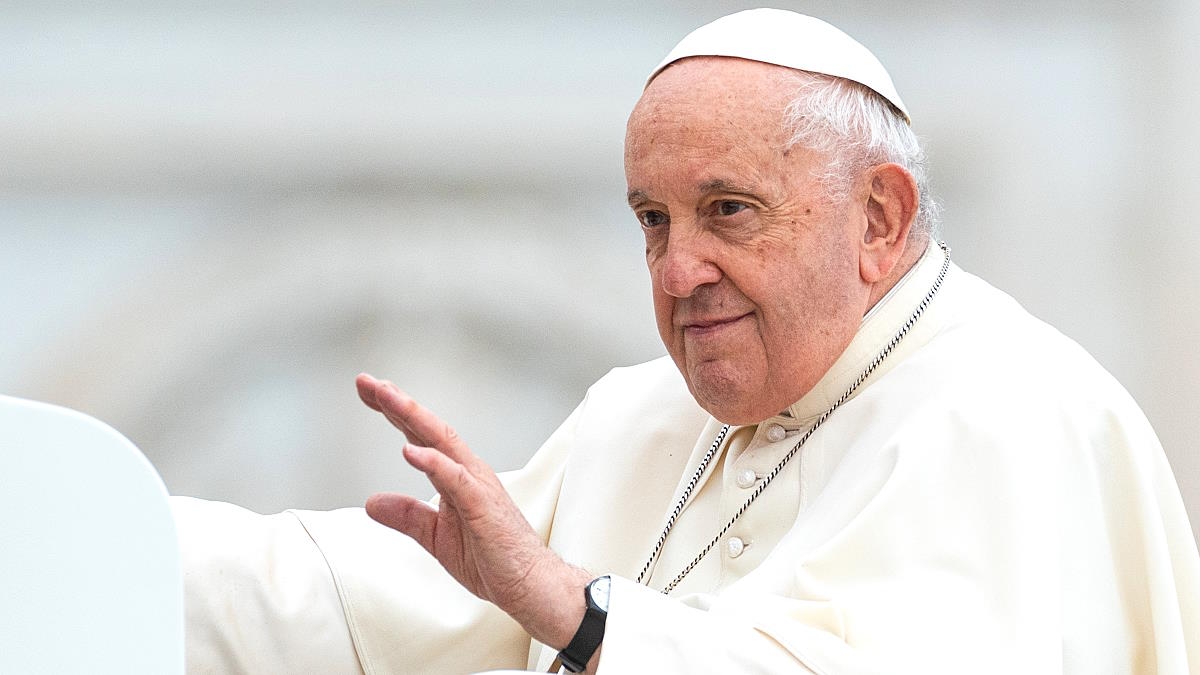 Папа Римский поручил кардиналу Дзуппи возглавить миссию мира по Украине