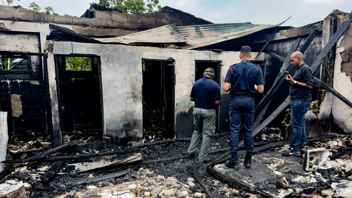20 детей погибли при пожаре в общежитии в Гайане, еще 20 госпитализированы