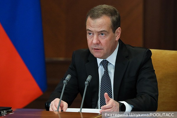 Медведев заявил о невозможности завершить конфликт на Украине без «уничтожения самой природы нацистской власти в Киеве»