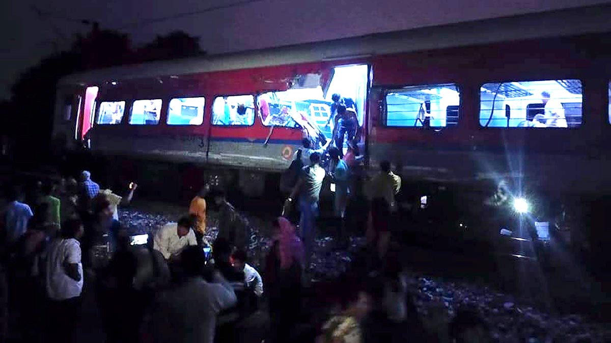Генконсульство РФ: данных о пострадавших россиянах при крушении поездов в Индии нет