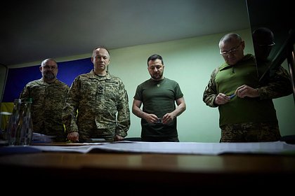 Зеленский опубликовал фото с важной встречи с военными