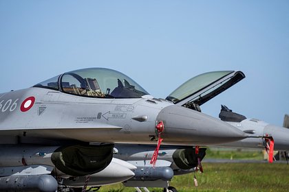  F-16     