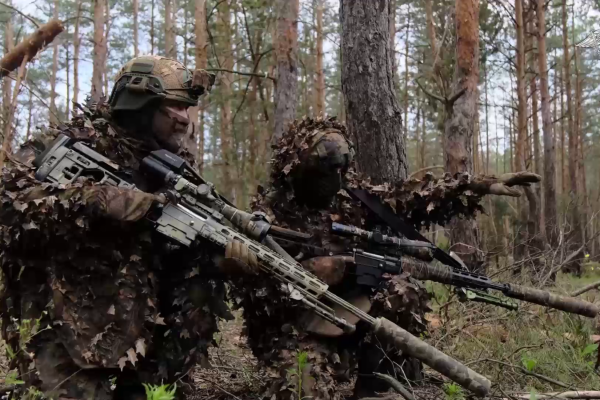 Опубликована видеозапись боевой работы снайперов при захвате российским спецназом опорных пунктов ВСУ