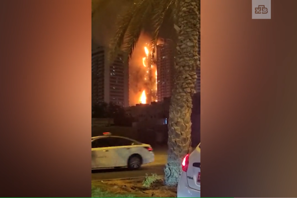 Опубликовано видео сильного пожара в известном комплексе «Абраж-Аджман» в ОАЭ