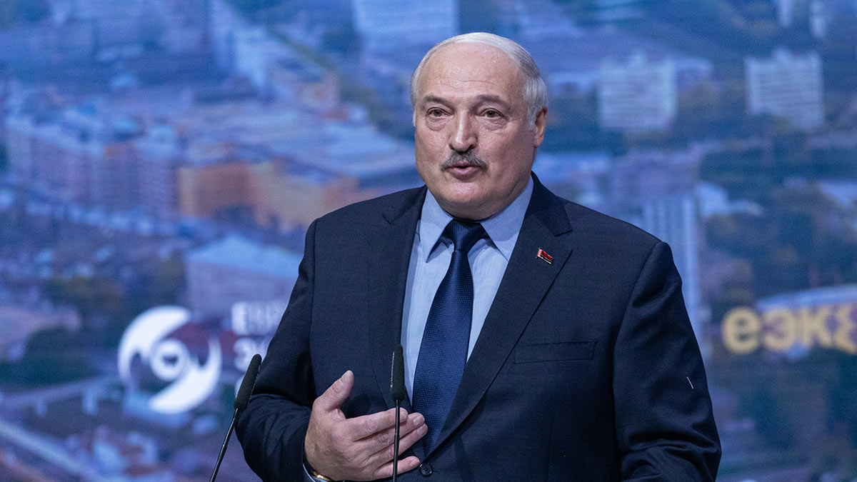 Лукашенко попросил не делать героев из него, Путина или Пригожина
