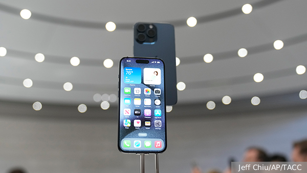       iPhone 15  