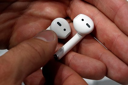 Apple     AirPods