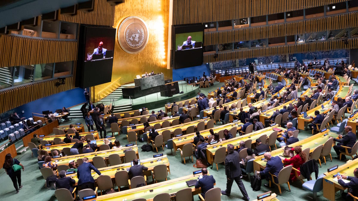 ООН приняла резолюцию с призывом к перемирию между Палестиной и Израилем