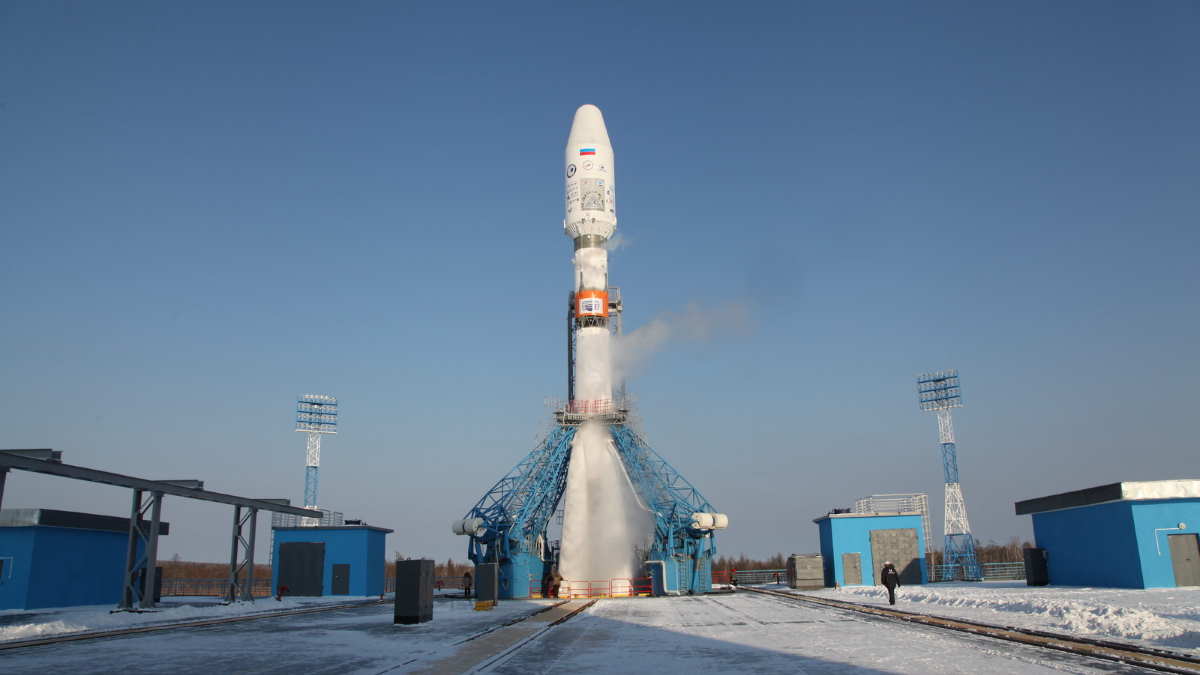 ВКС России запустили ракету "Союз-2.1б"с военным спутником