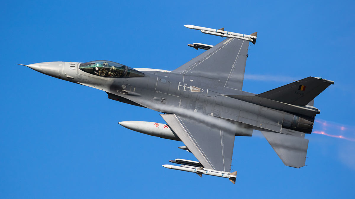     40  F-16 