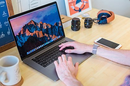   Apple  -