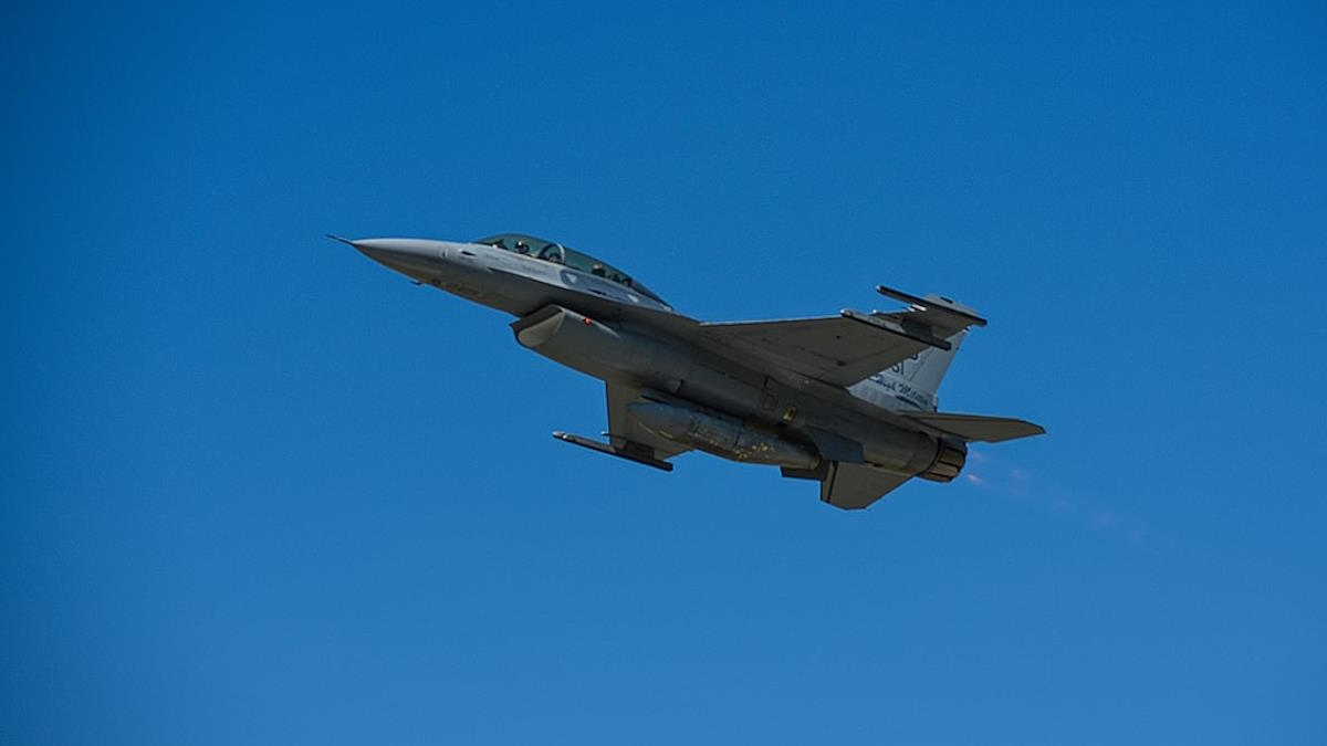    100      F-16